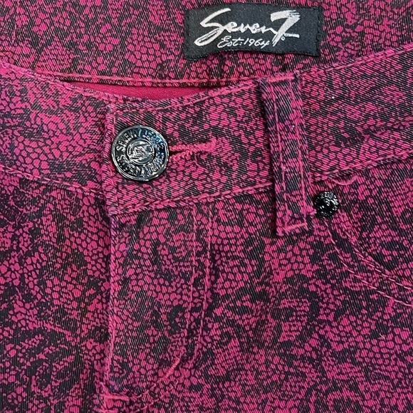 Seven7 women’s skinny 6P red/black lace looking jeans with zipper and button - Picture 2 of 7